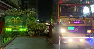 রাজধানীতে পণ্য পরিবহনে চাঁদাবাজি, ক্রেতার ওপরই অতিরিক্ত ব্যয়ের ভার